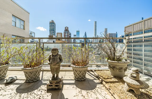 $3,295,000 | 150 East 69th Street, Unit 19N | Lenox Hill