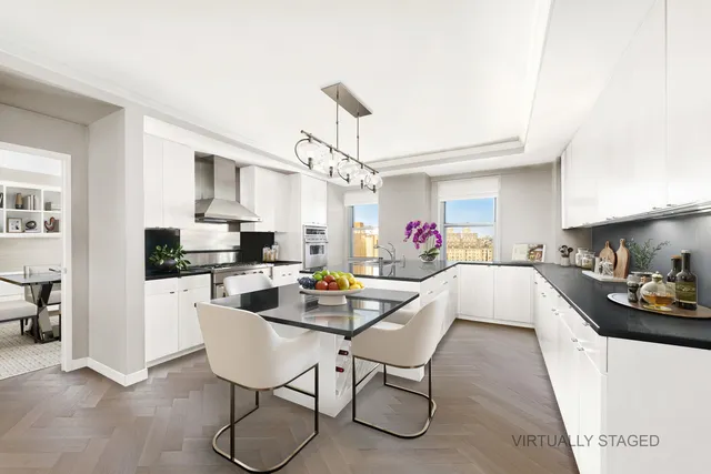 $3,295,000 | 150 East 69th Street, Unit 19N | Lenox Hill