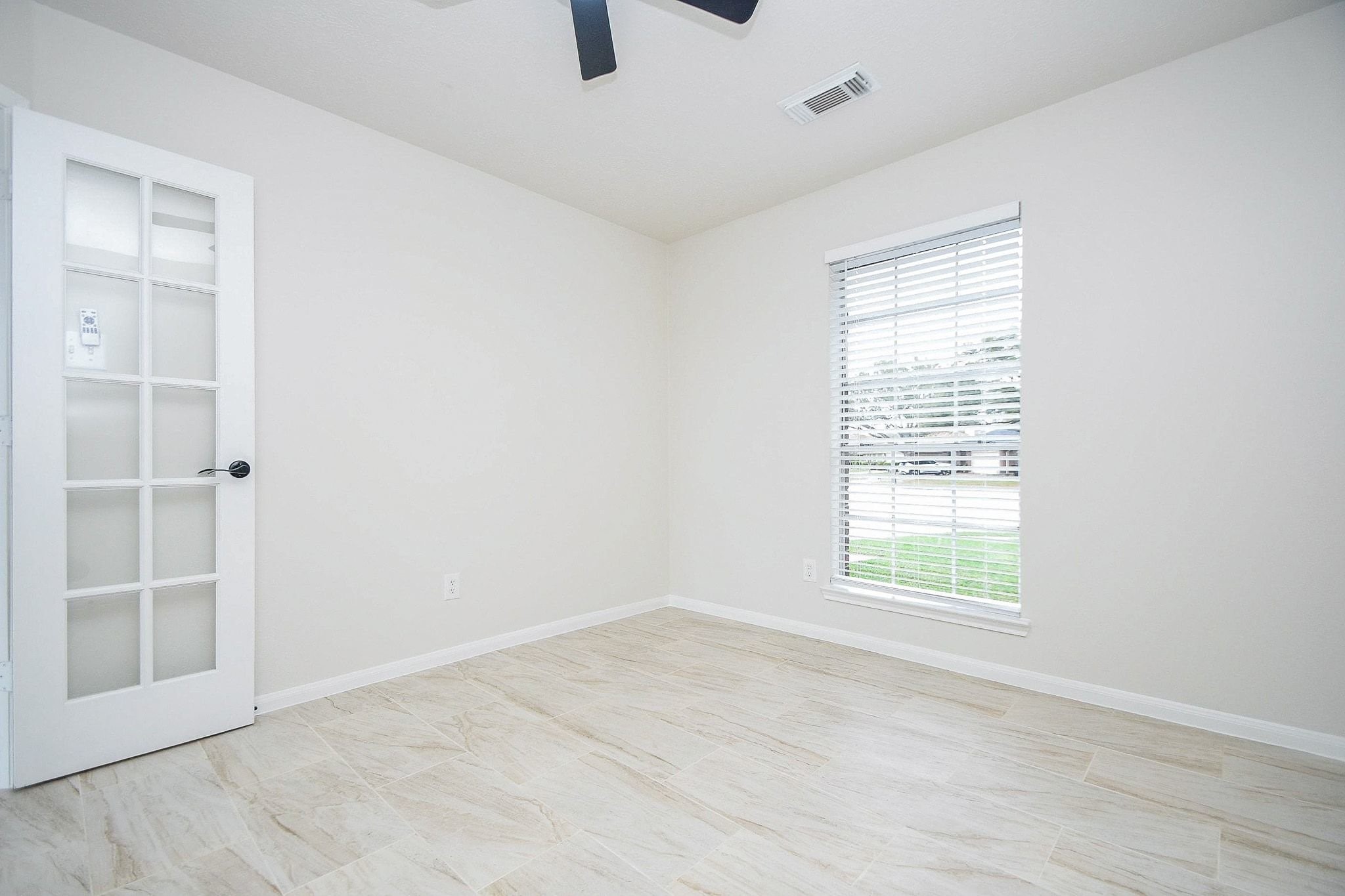1422 Township Court Rosenberg, TX 77471 - Photo 10 of 32 an empty room with windows