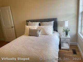 137 Webster Lane, Unit 242 Middletown, CT 06457 - Photo 15 of 17 a bedroom with a bed and a potted plant