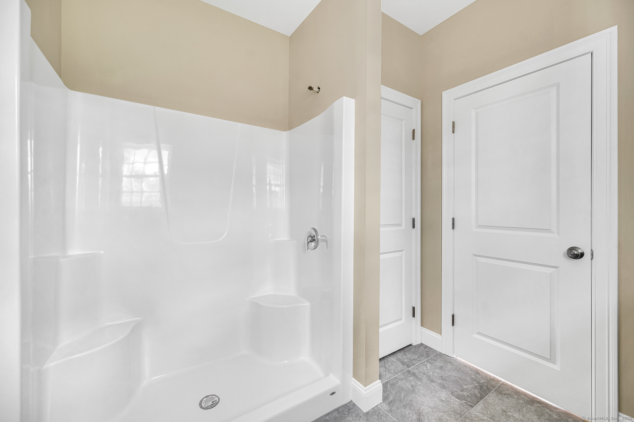 137 Webster Lane, Unit 242 Middletown, CT 06457 - Photo 10 of 17 a bathroom with a shower