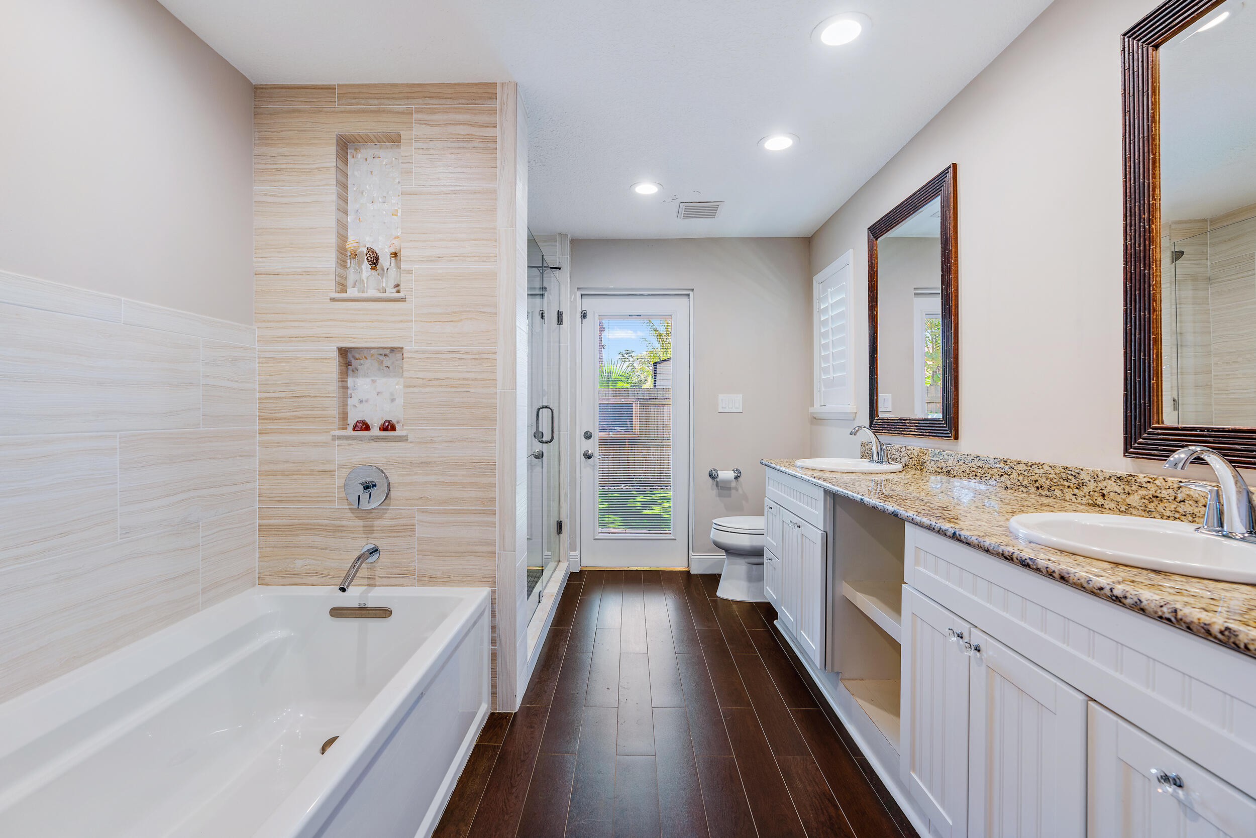 106 Windsor Road East Jupiter, FL 33469 - Photo 24 of 38 106 Windsor Road E-25