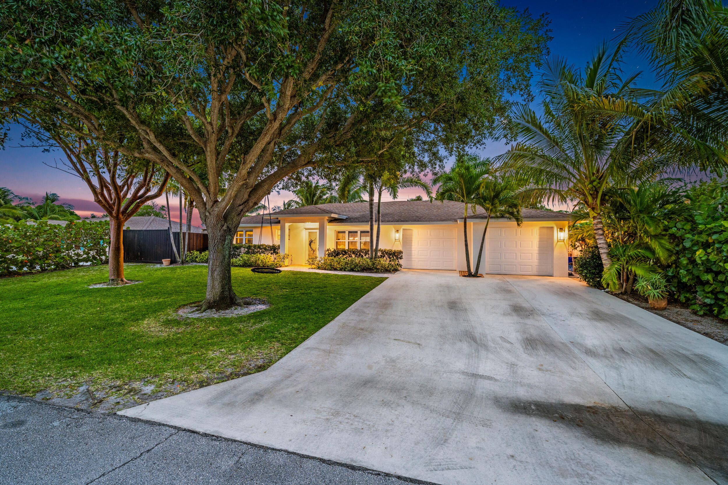 106 Windsor Road East Jupiter, FL 33469 - Photo 3 of 38 106 Windsor Road E-1