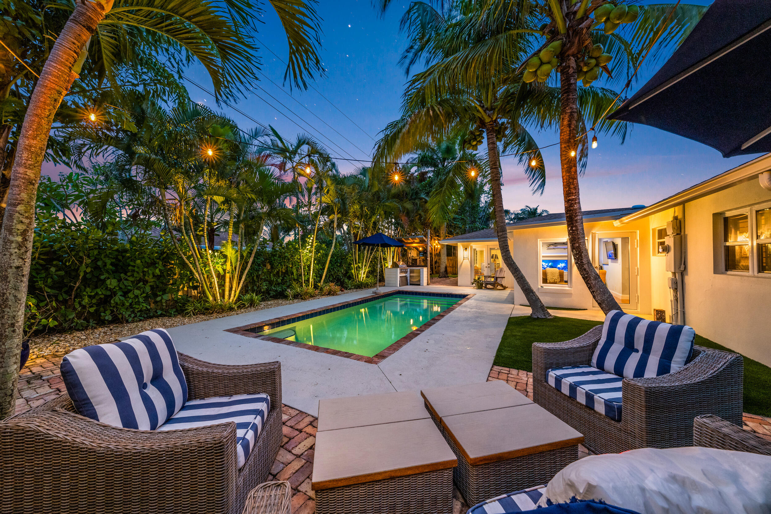 106 Windsor Road East Jupiter, FL 33469 - Photo 31 of 38 106 Windsor Road E-9