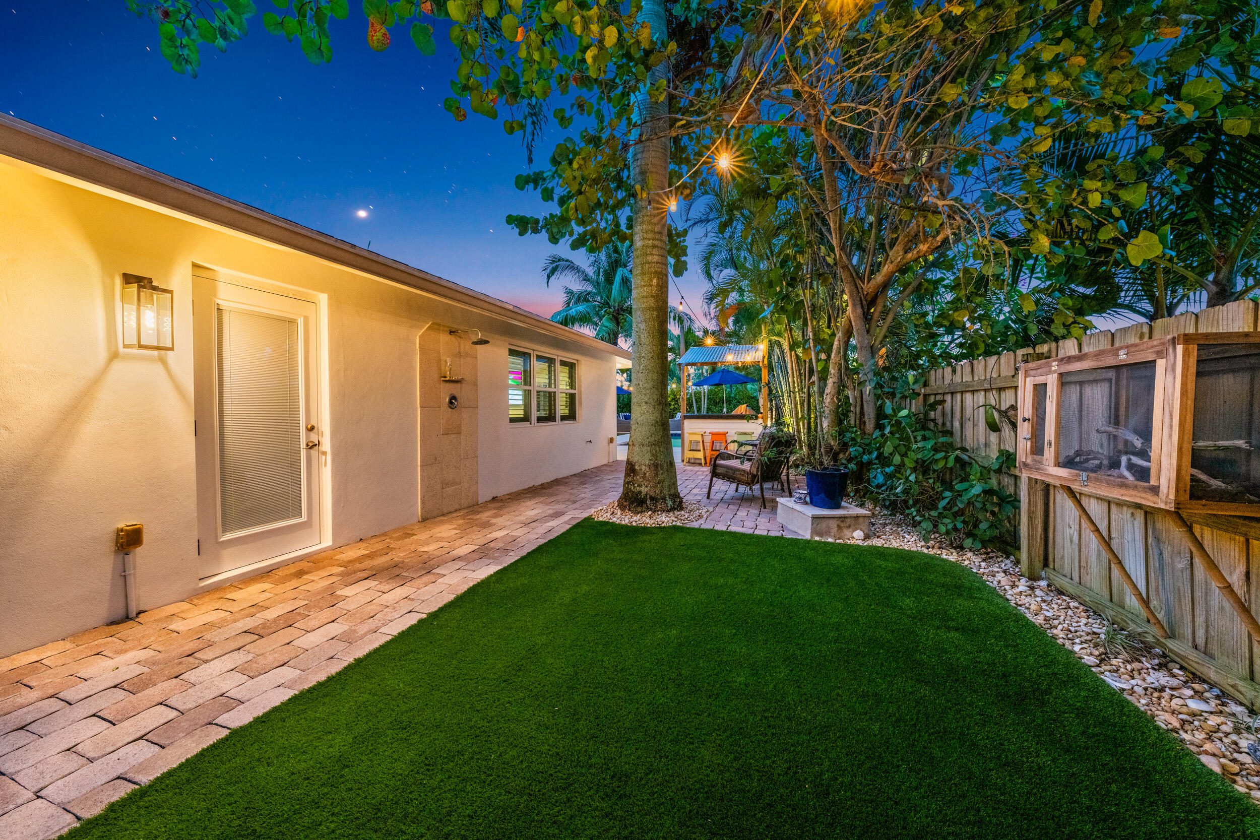 106 Windsor Road East Jupiter, FL 33469 - Photo 37 of 38 106 Windsor Road E-4