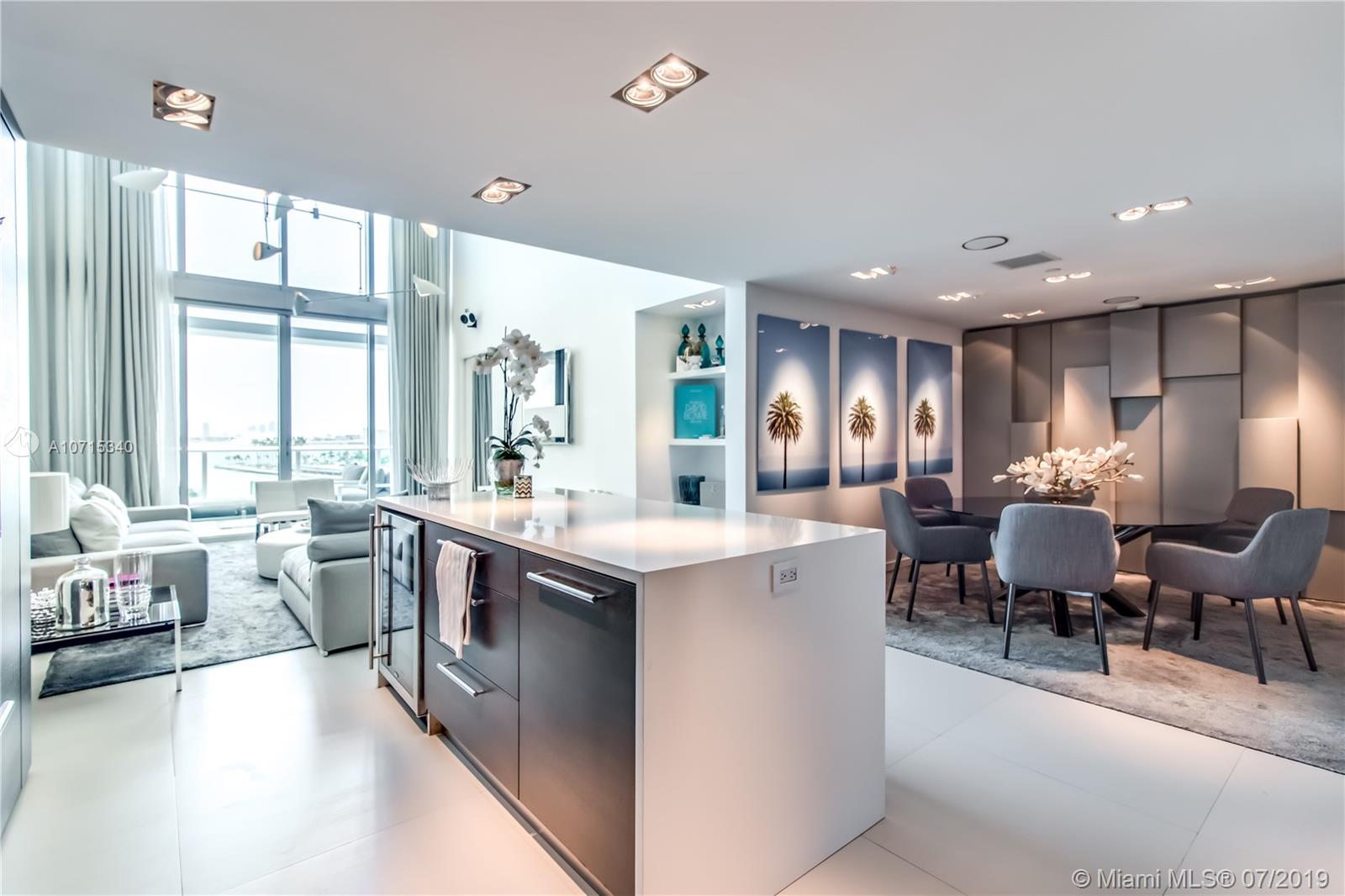 900 Biscayne Boulevard, Unit 705 Miami, FL 33132 - Photo 4 of 43 a large kitchen with kitchen island a large window in it