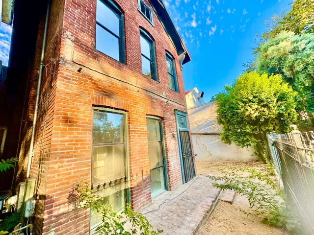 a view of a tall brick building