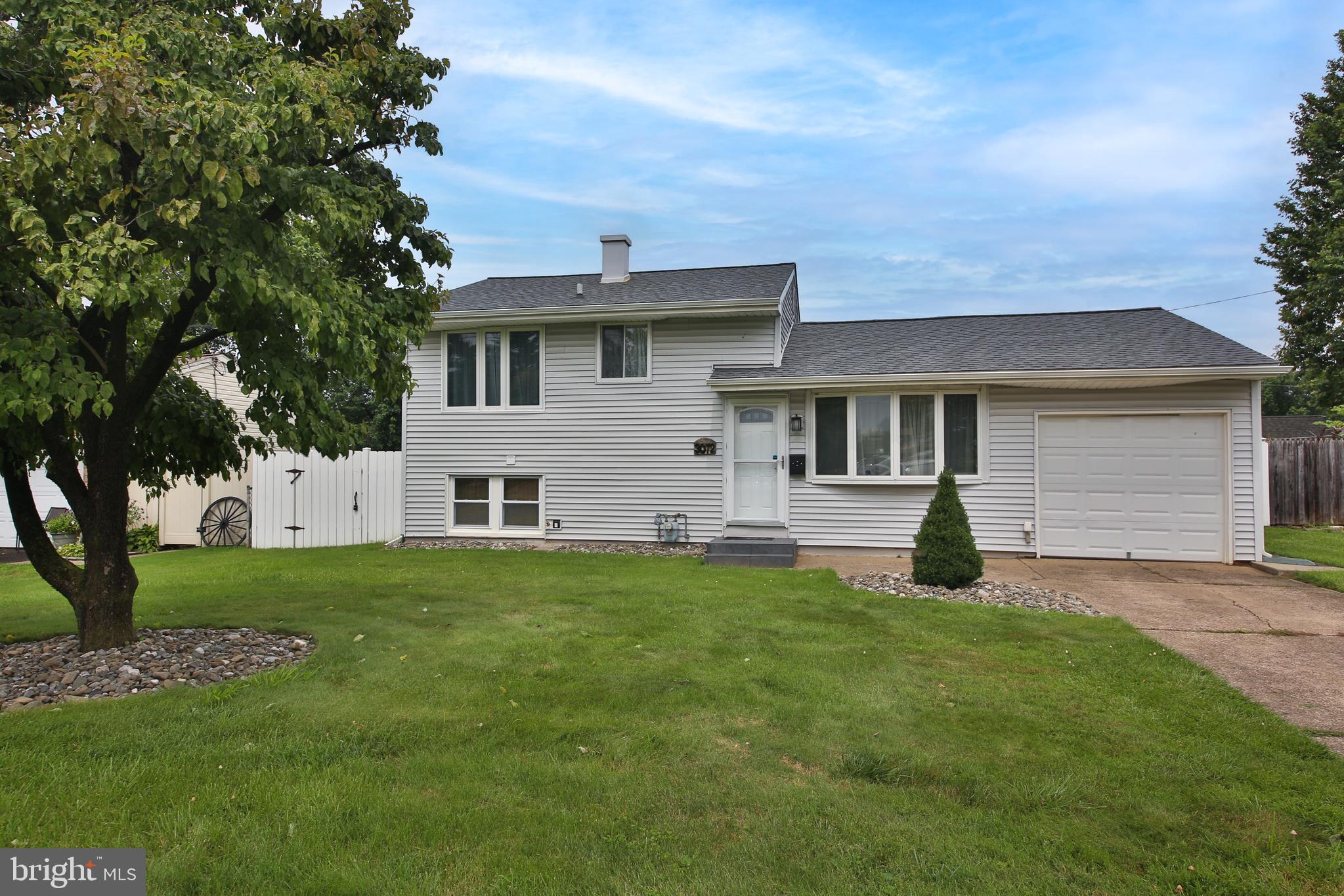 Welcome to 3072 Richlieu Rd! Your new home!