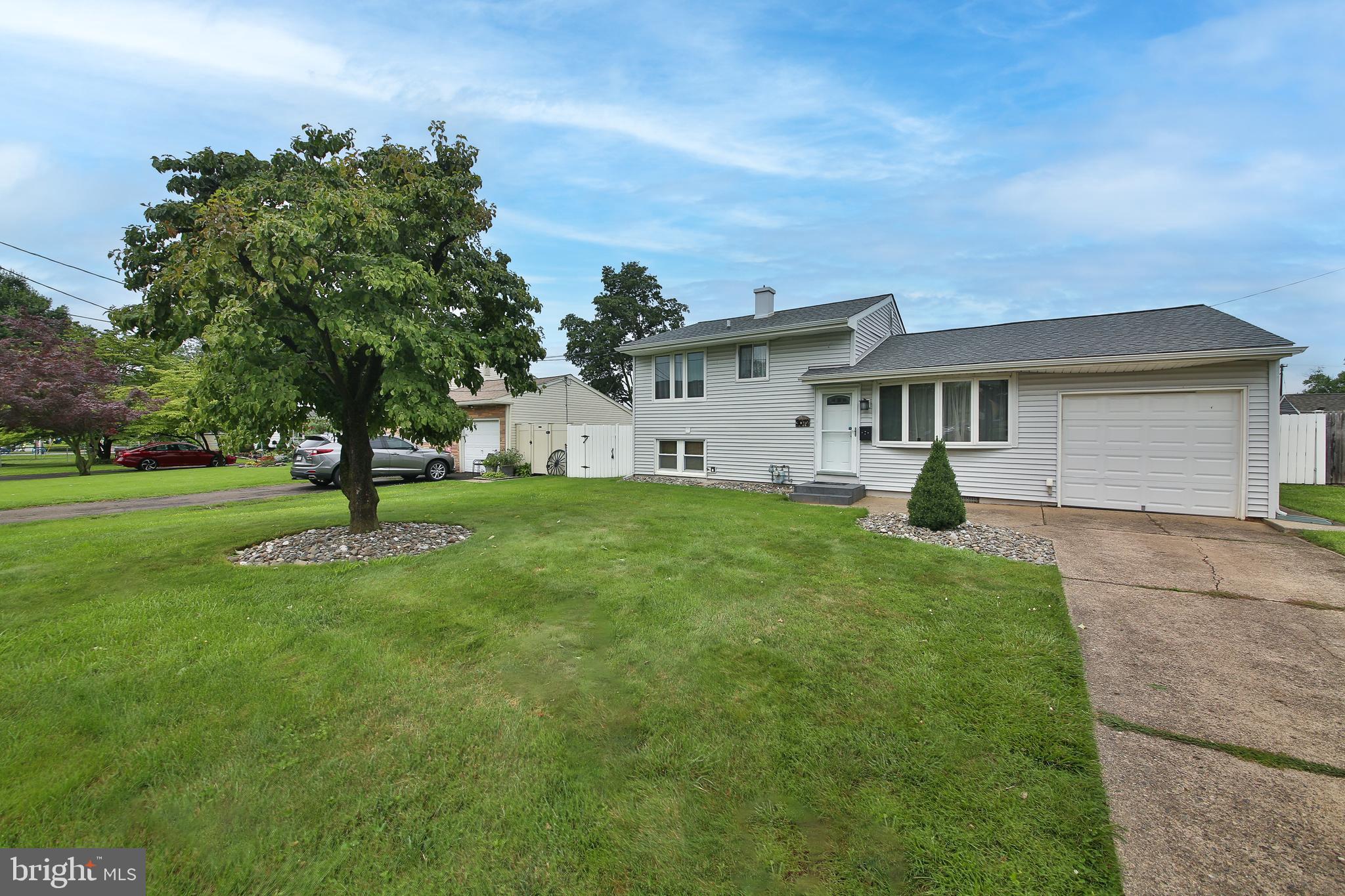 3072 Richlieu Road Bensalem, PA 19020 - Photo 2 of 24