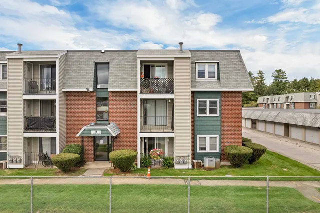 $295,000 | 3 Roedean Drive, Unit 207, Nashua, NH 03063