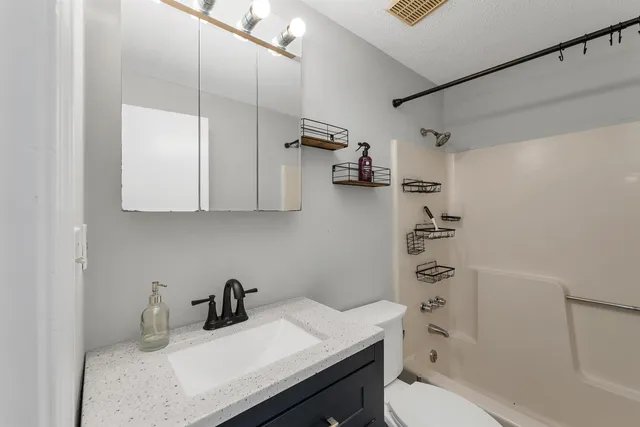 $295,000 | 3 Roedean Drive, Unit 207, Nashua, NH 03063