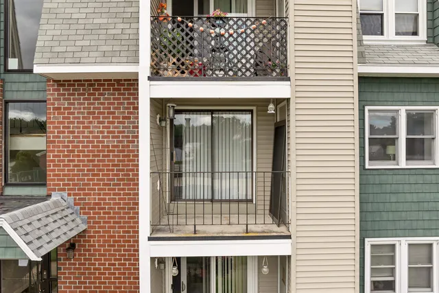 $295,000 | 3 Roedean Drive, Unit 207, Nashua, NH 03063