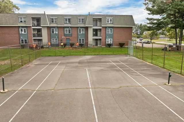 $295,000 | 3 Roedean Drive, Unit 207, Nashua, NH 03063