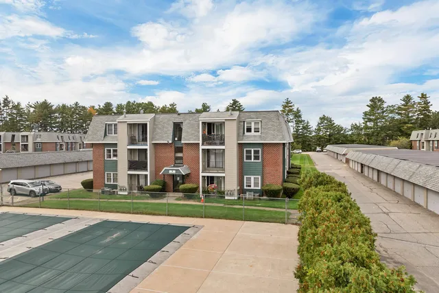 $295,000 | 3 Roedean Drive, Unit 207, Nashua, NH 03063