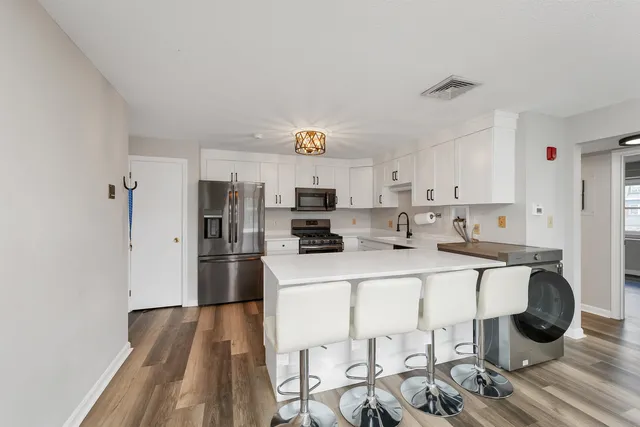 $295,000 | 3 Roedean Drive, Unit 207, Nashua, NH 03063