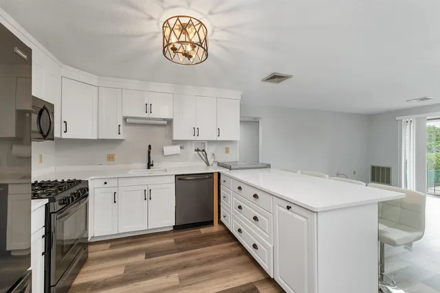 $295,000 | 3 Roedean Drive, Unit 207, Nashua, NH 03063