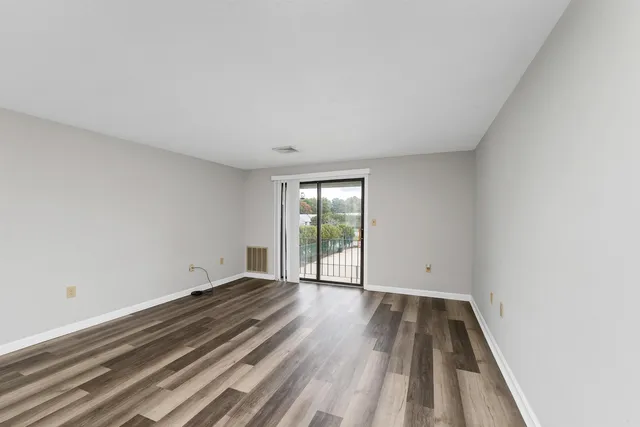 $295,000 | 3 Roedean Drive, Unit 207, Nashua, NH 03063