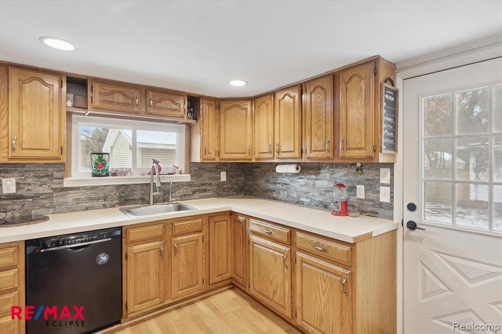 8510 Clarridge Road Clarkston, MI 48348 - Photo 5 of 24