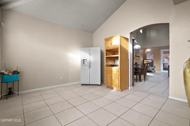 a view of a livingroom with furniture
