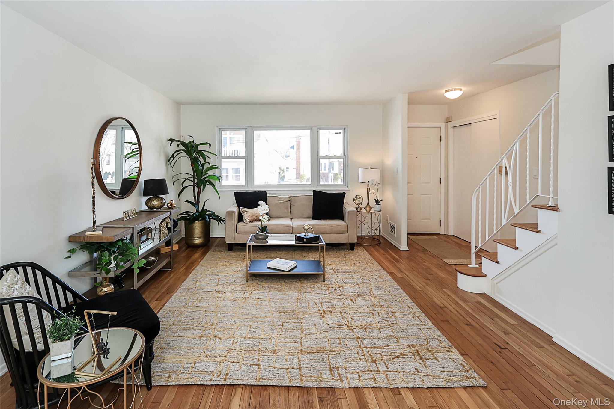 216-14 132nd Road Queens, NY 11413 - Photo 3 of 26