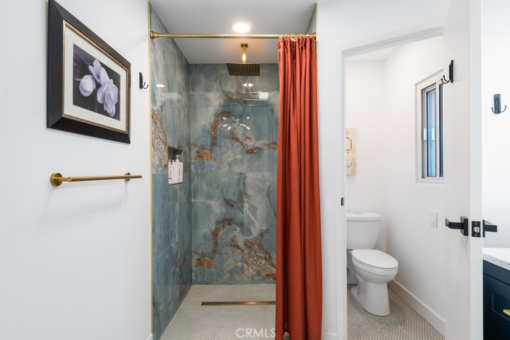 1980 East Rochelle Road Palm Springs, CA 92262 - Photo 25 of 60 a bathroom with a toilet and a shower