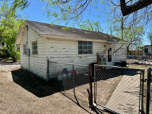 $75,000 | 1109 East Huisache Avenue, Kingsville, TX 78363
