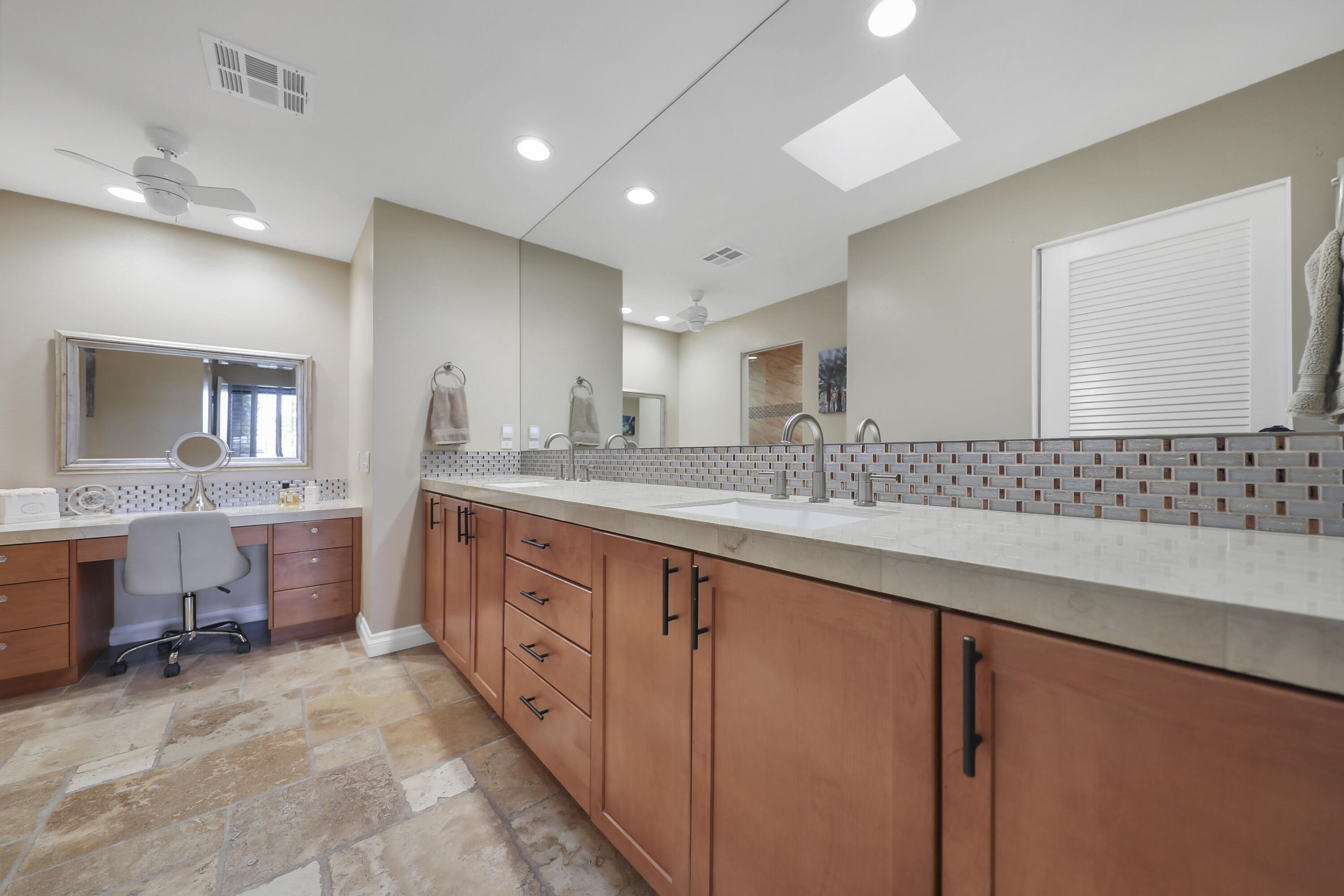 77766 Cherokee Road Indian Wells, CA 92210 - Photo 19 of 42 Primary Bath