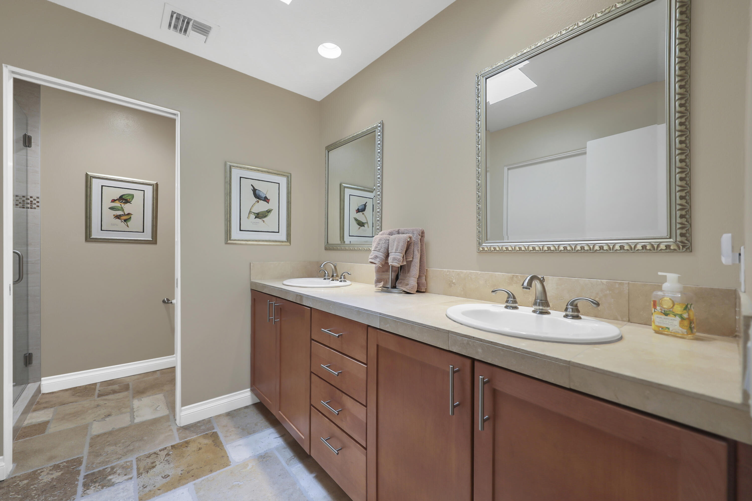 77766 Cherokee Road Indian Wells, CA 92210 - Photo 27 of 42 Guest Bath