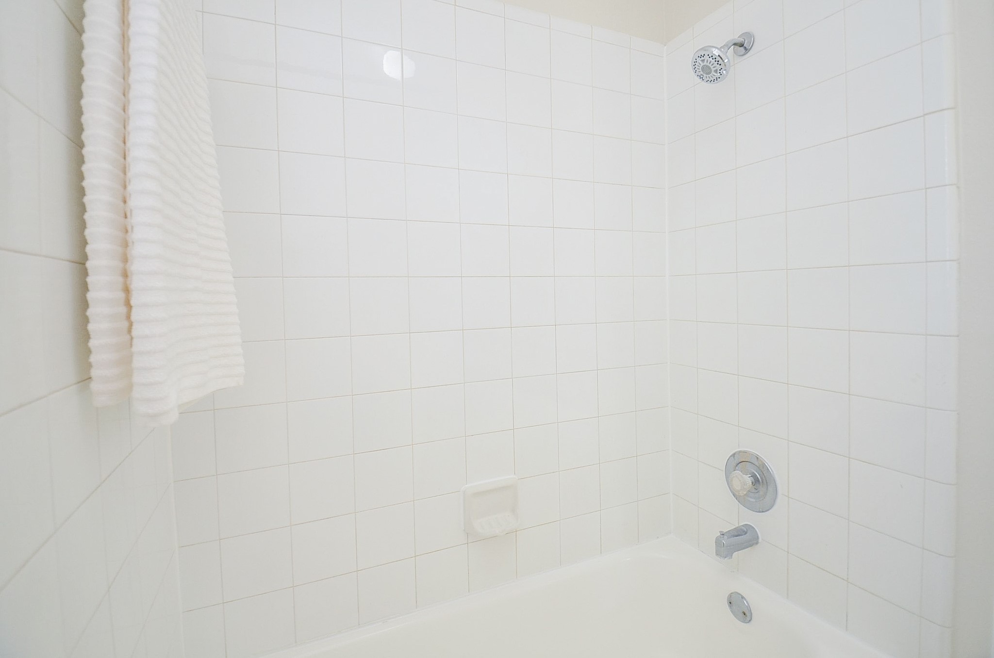22819 Pebworth Place Spring, TX 77373 - Photo 14 of 22 Shower tub combo.