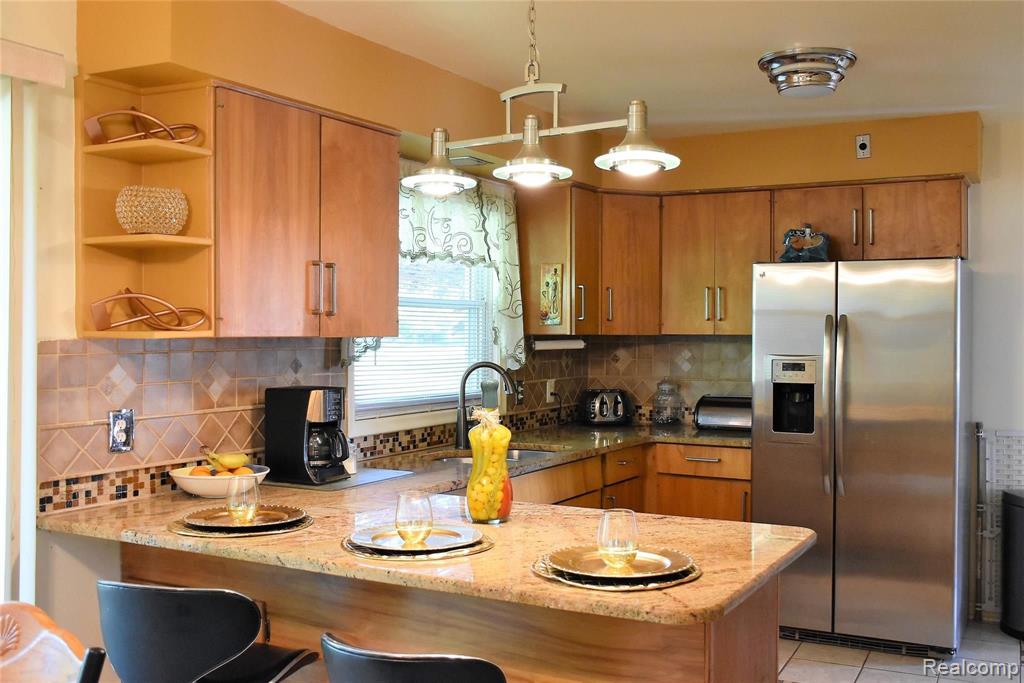 33640 Lyncroft Street Farmington Hills, MI 48331 - Photo 11 of 26
