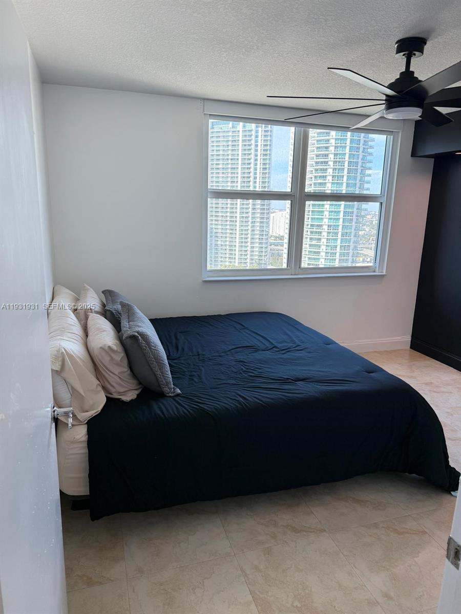 31 Southeast 5th Street, Unit 2907 Miami, FL 33131 - Photo 15 of 38 a bed sitting in a bedroom next to a window