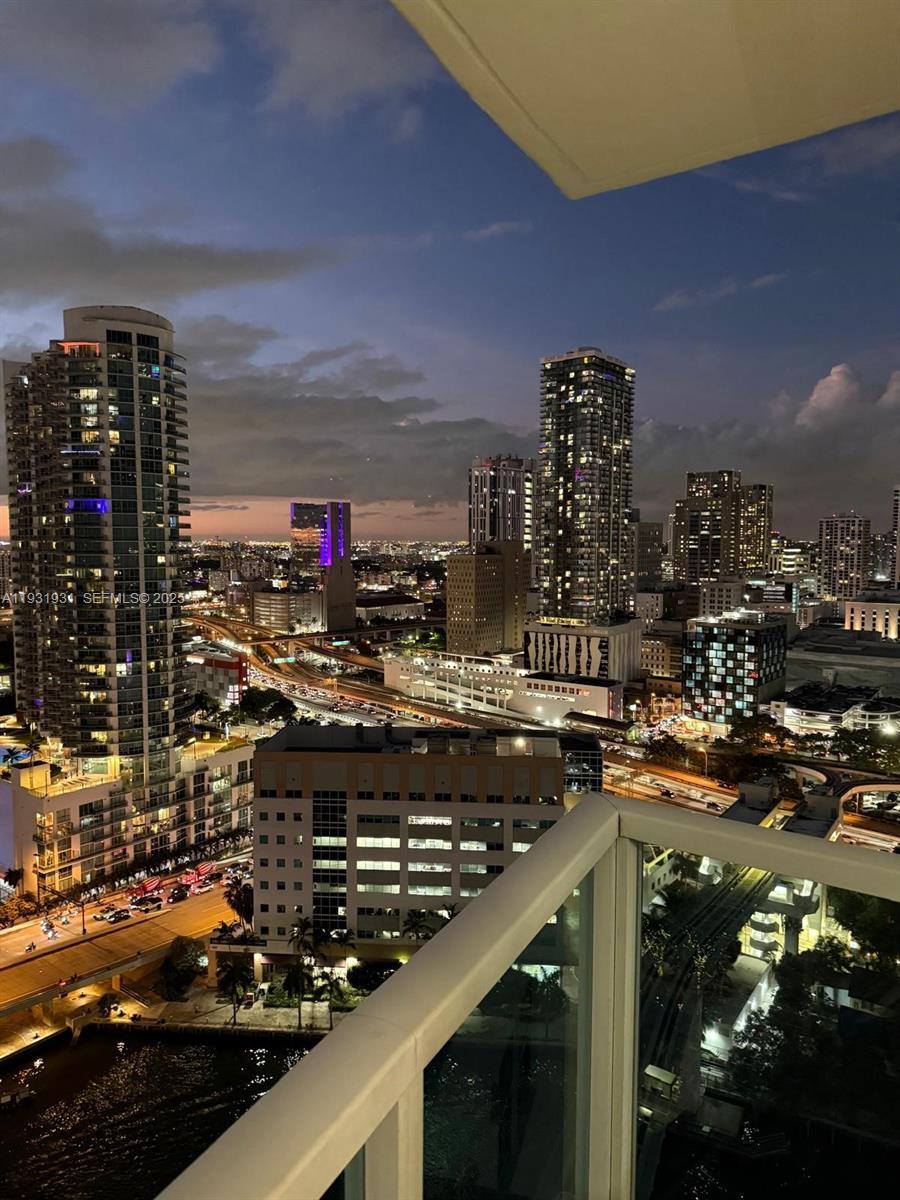 31 Southeast 5th Street, Unit 2907 Miami, FL 33131 - Photo 18 of 38 a city view