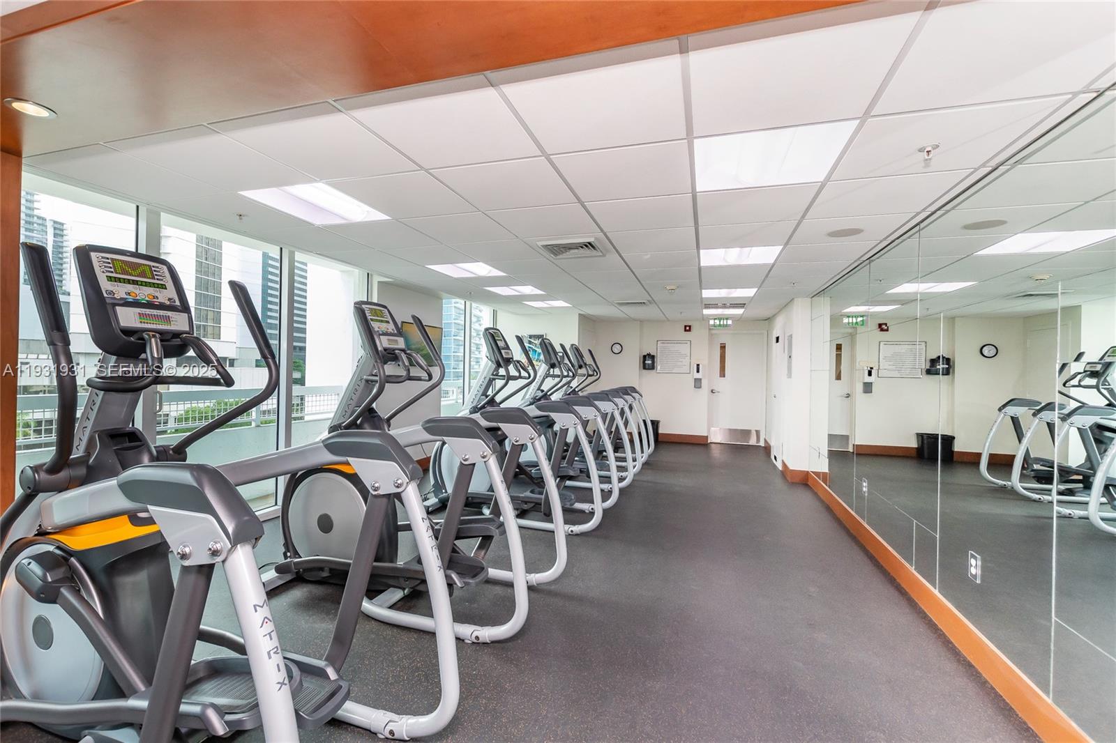 31 Southeast 5th Street, Unit 2907 Miami, FL 33131 - Photo 22 of 38 a very nice looking room with gym equipment