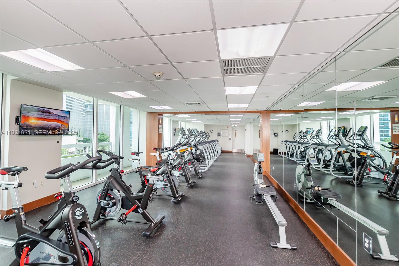31 Southeast 5th Street, Unit 2907 Miami, FL 33131 - Photo 23 of 38 a view of a room with gym equipment