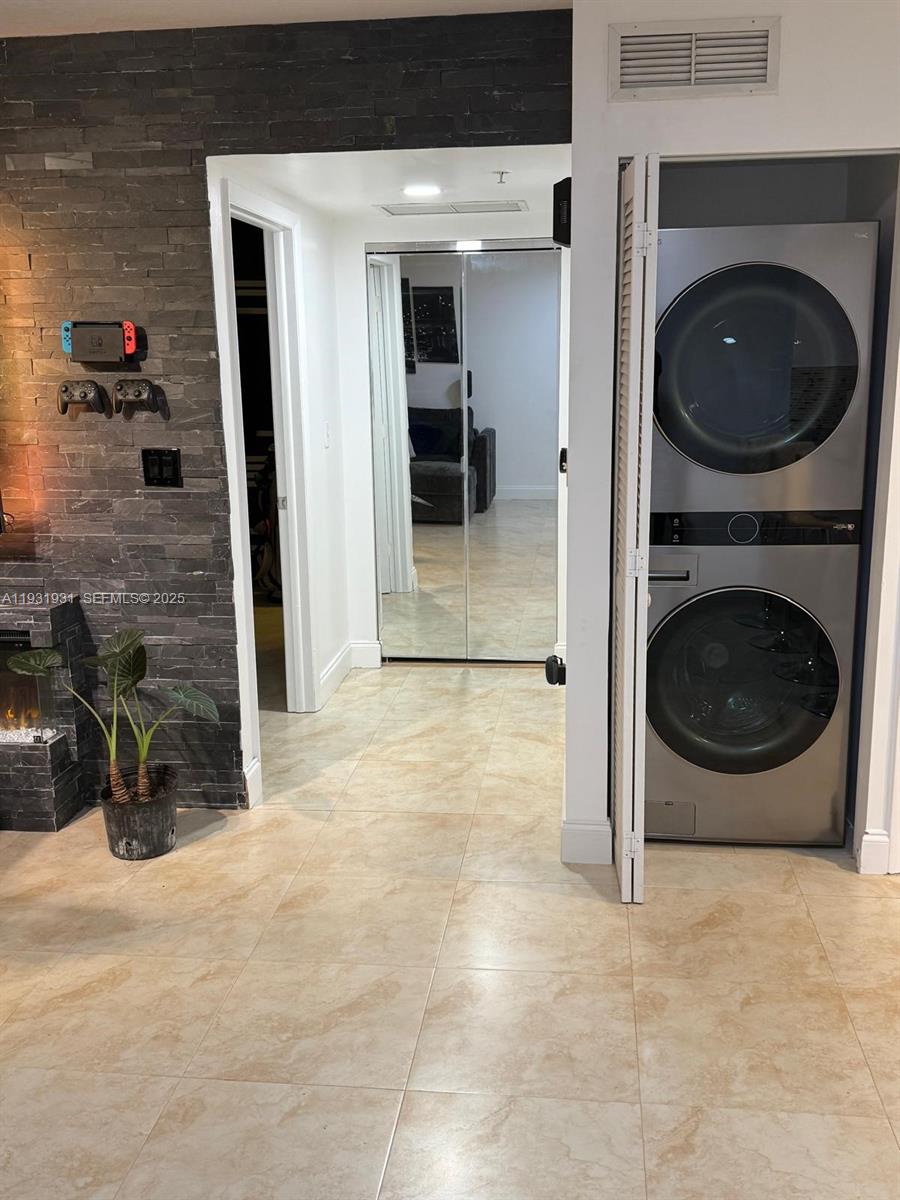 31 Southeast 5th Street, Unit 2907 Miami, FL 33131 - Photo 4 of 38 a view of a hallway with washer and dryer