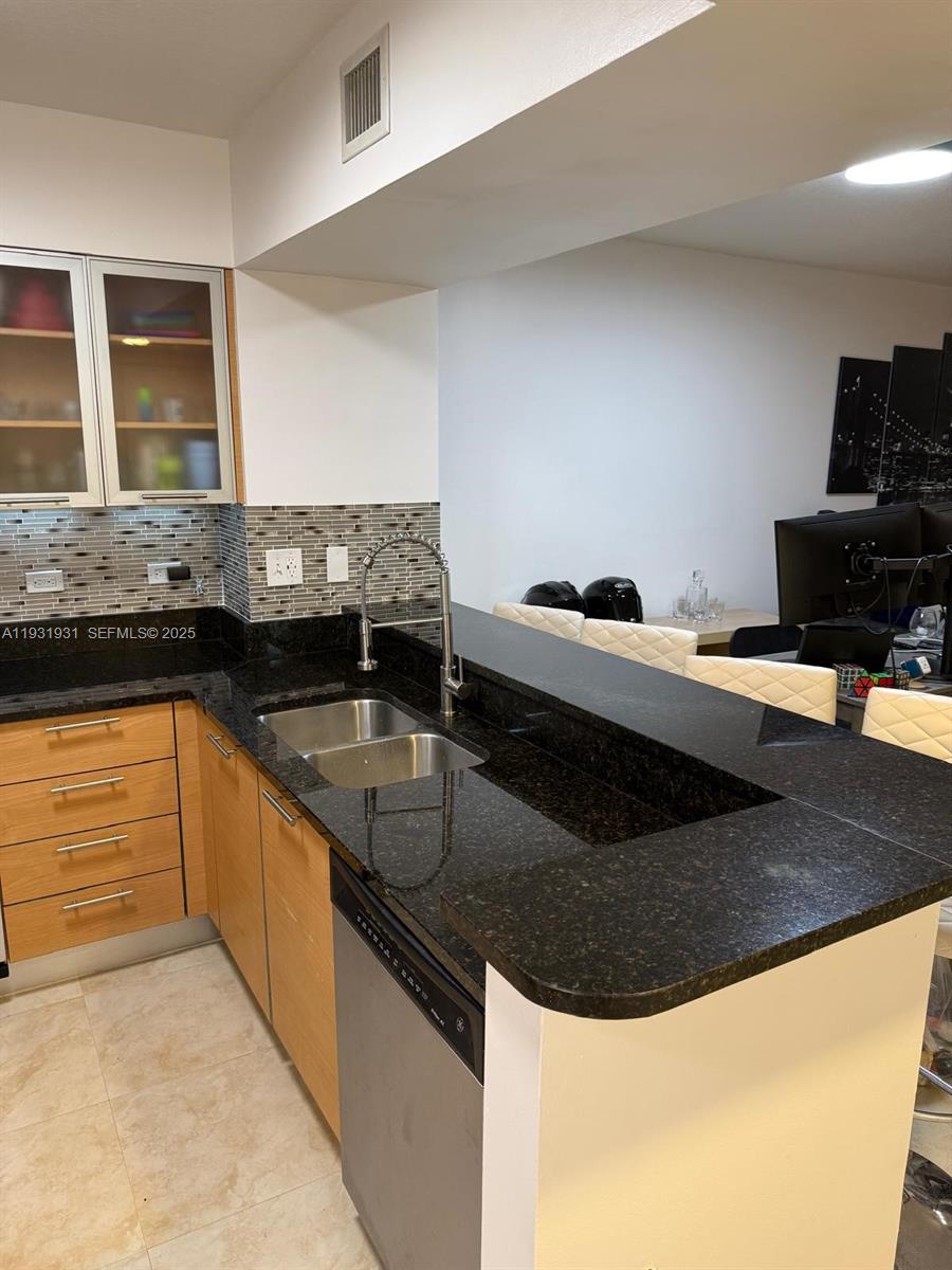 31 Southeast 5th Street, Unit 2907 Miami, FL 33131 - Photo 7 of 38 a kitchen with a sink and a stove top oven