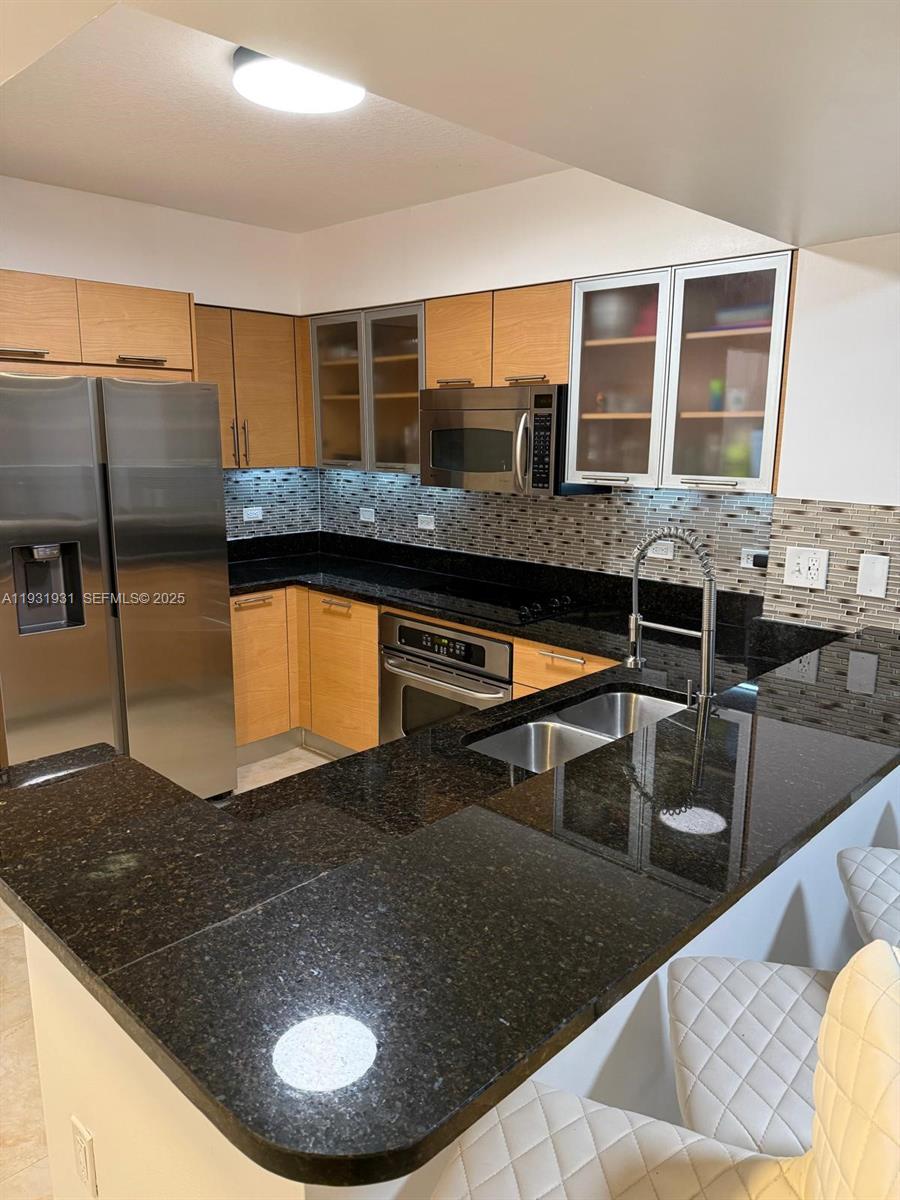 31 Southeast 5th Street, Unit 2907 Miami, FL 33131 - Photo 8 of 38 a kitchen with stainless steel appliances granite countertop a sink and a granite counter tops