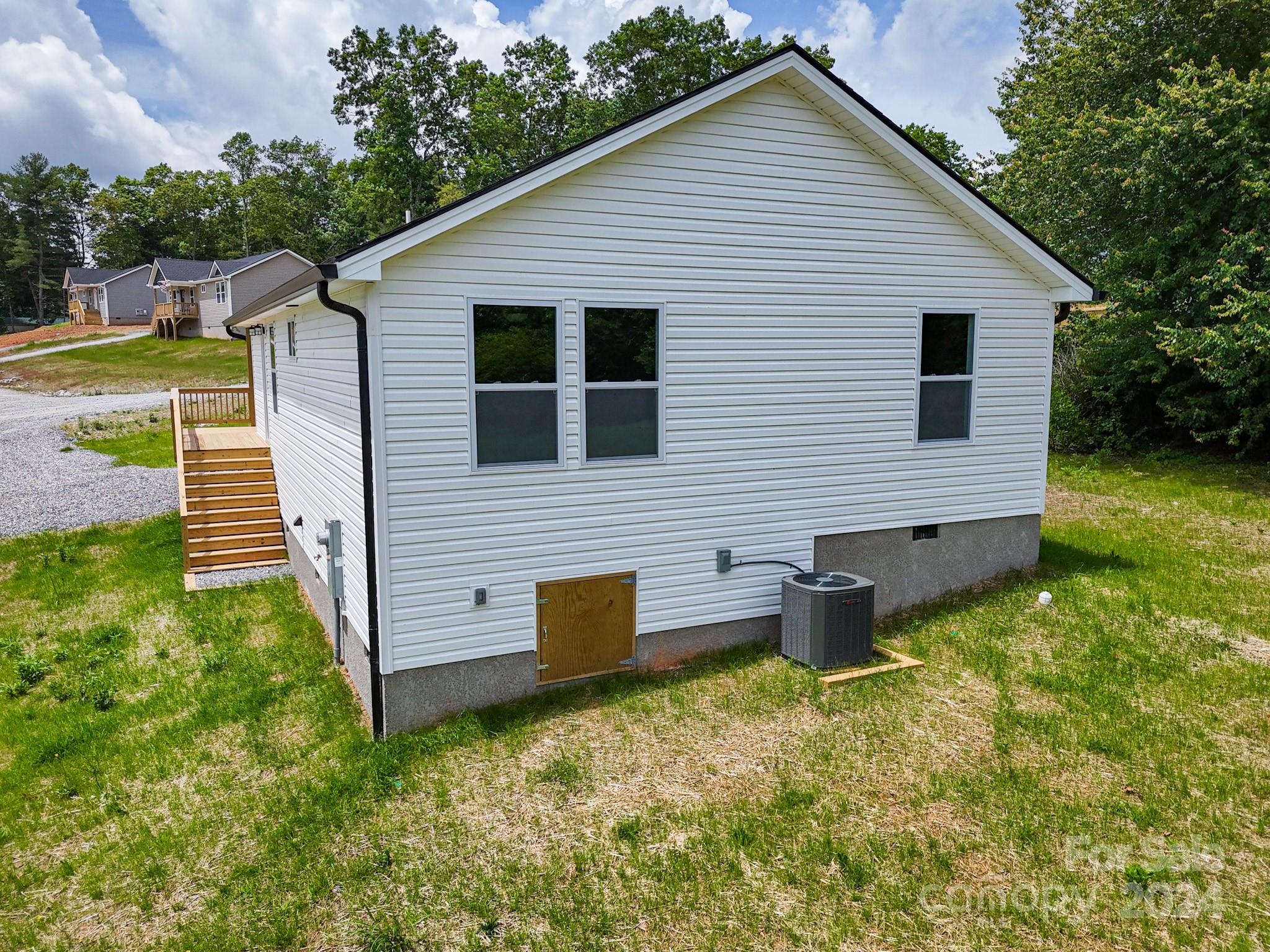 111 Tuttle Road Hendersonville, NC 28792 - Photo 32 of 37 Gallery Image 32