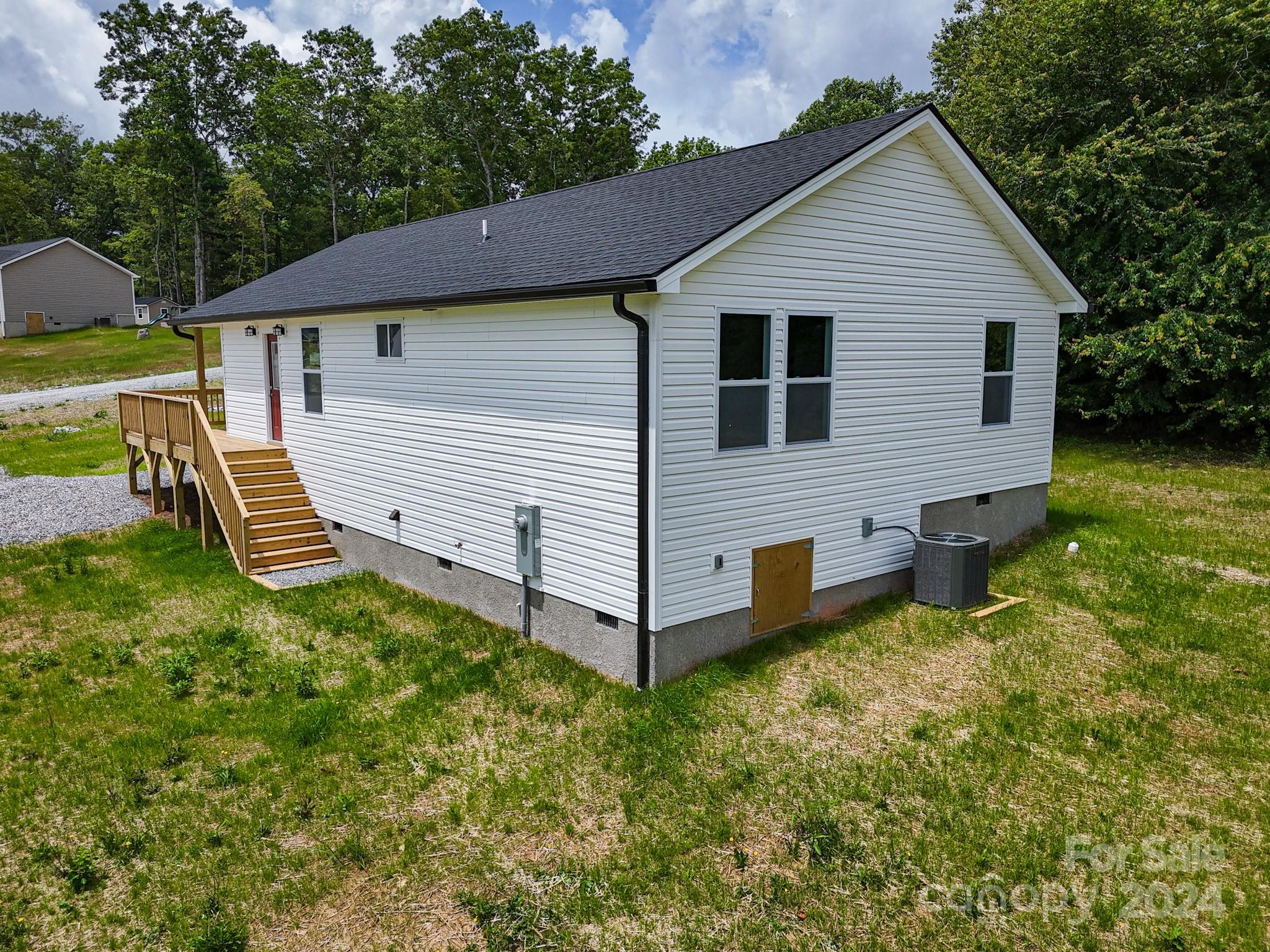 111 Tuttle Road Hendersonville, NC 28792 - Photo 4 of 37 Gallery Image 4