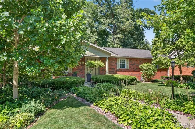 $299,900 | 1118 Robert Drive, Godfrey, IL 62035