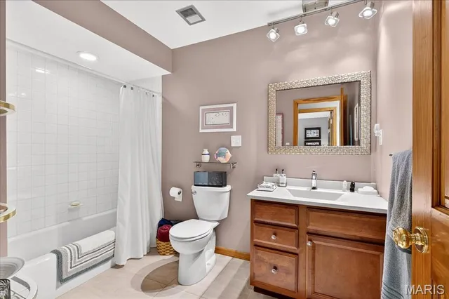 $299,900 | 1118 Robert Drive, Godfrey, IL 62035