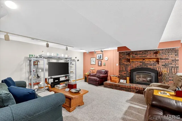 $299,900 | 1118 Robert Drive, Godfrey, IL 62035