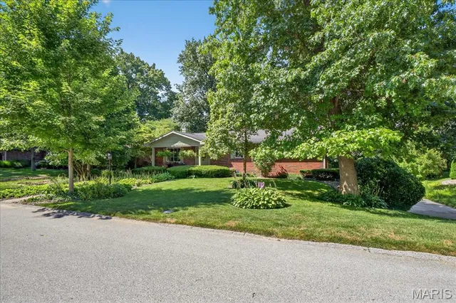 $299,900 | 1118 Robert Drive, Godfrey, IL 62035