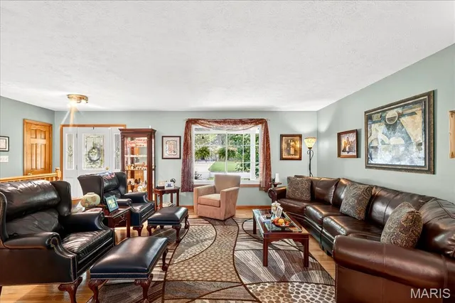 $299,900 | 1118 Robert Drive, Godfrey, IL 62035