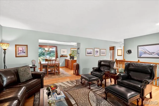 $299,900 | 1118 Robert Drive, Godfrey, IL 62035