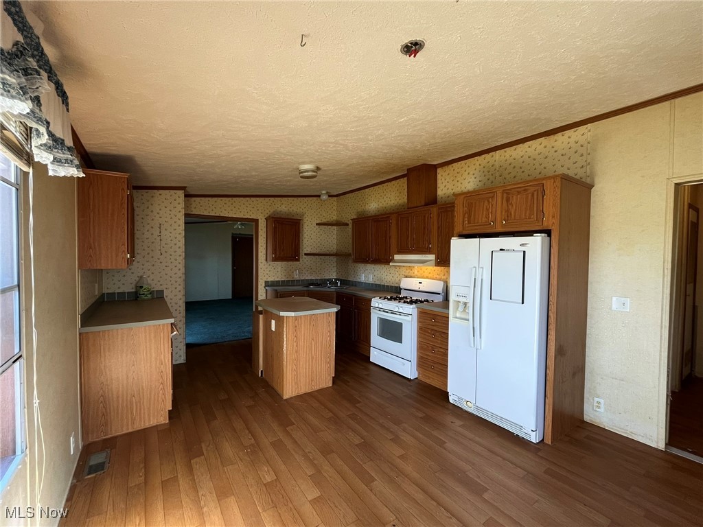 7104 Ruff Road West Salem, OH 44287 - Photo 2 of 17 Eat-in Kitchen