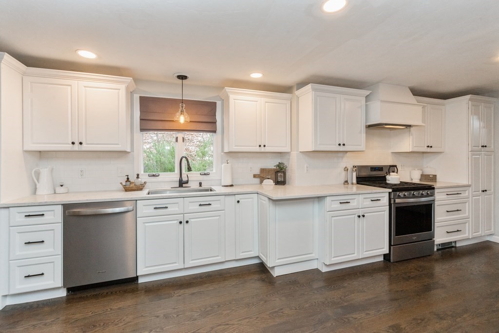 30 Barrett Road Marlborough, MA 01752 - Photo 4 of 38 Gallery Image 4