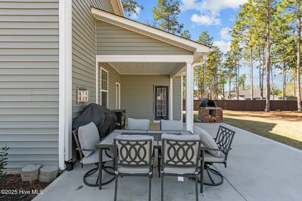 $549,900 | 217 Thistleberry Drive, Aberdeen, NC 28315