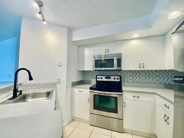 $1,700 | 3310 Pinewalk Drive North, Unit 1826, Margate, FL 33063