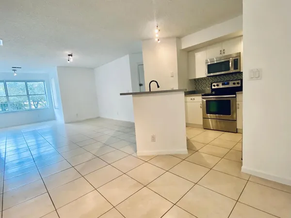 $1,700 | 3310 Pinewalk Drive North, Unit 1826, Margate, FL 33063